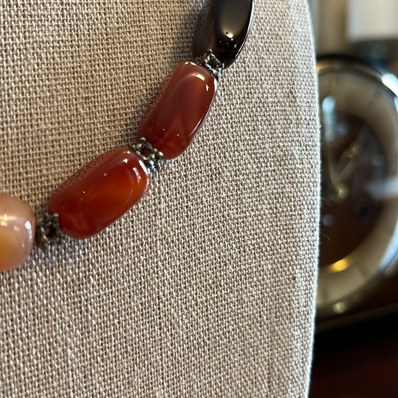 Vintage real stone necklace.  Quality piece - Picture 3 of 4